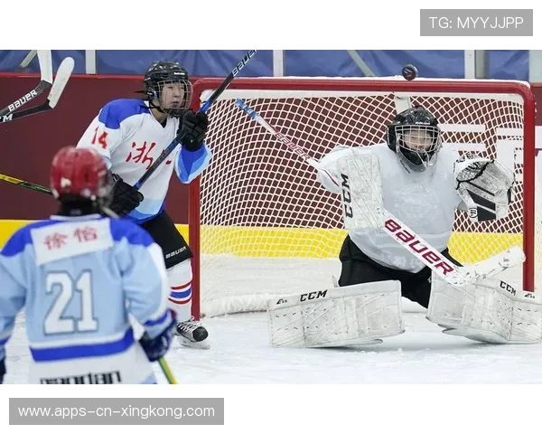 冰球门将连续三次封堵重炮射门,粉丝直呼神迹